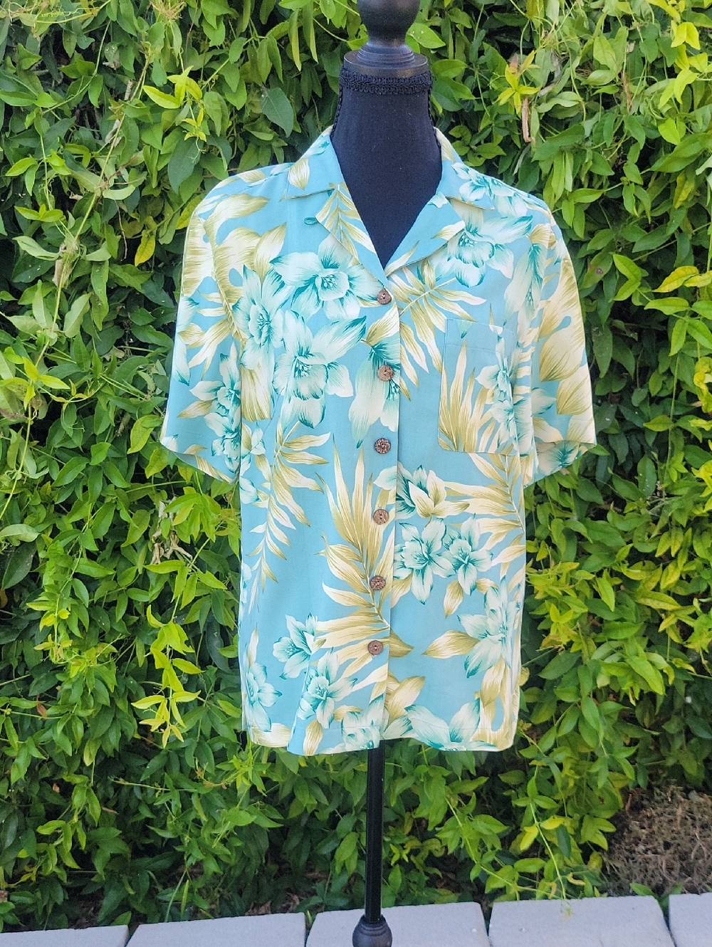 august silk 100% Silk Blue & Green Tropical patterned button-down shirt Blouse M
